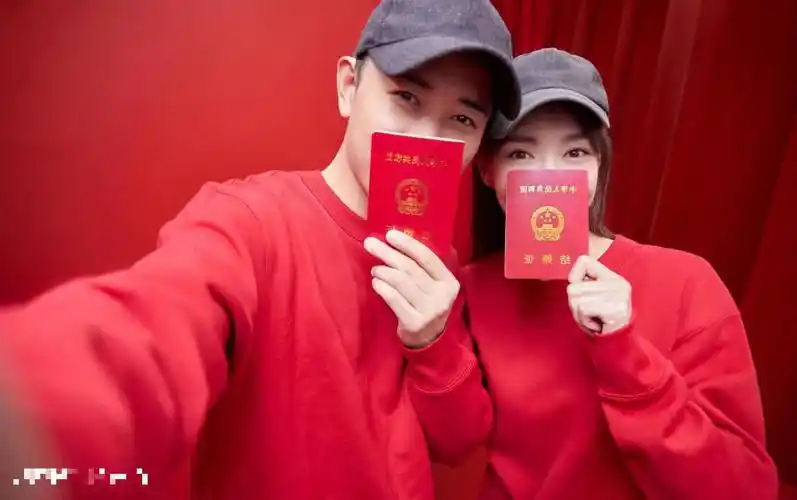 唐嫣穿高跟鞋和罗晋同台演出罗晋_唐嫣罗晋快乐大本营唐_罗晋和唐嫣