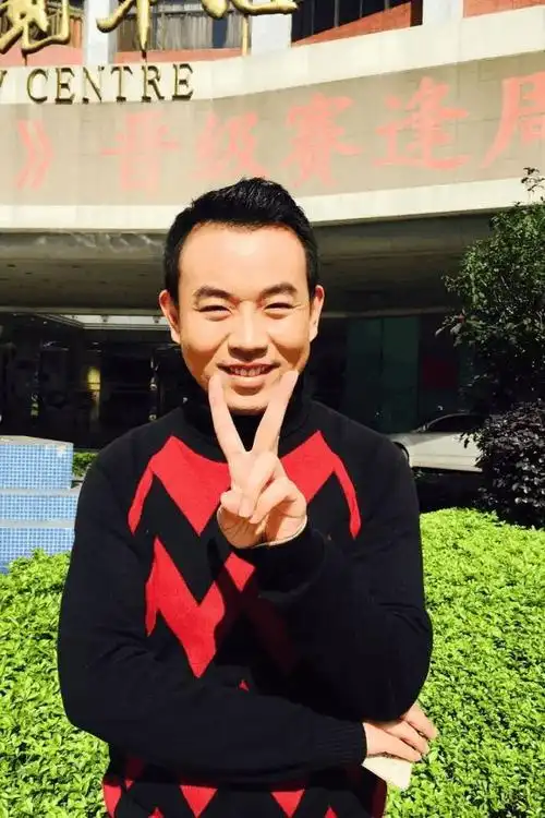 广东卫视主持人康毅爱吃包子的最美声音