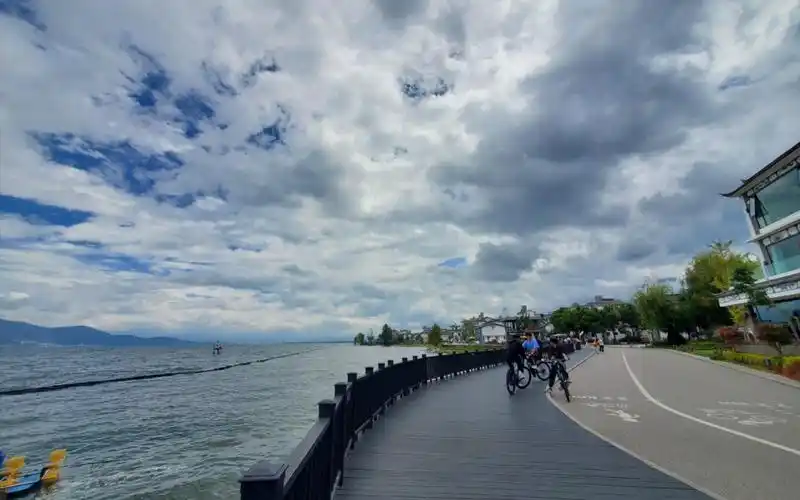 补发9.24大理网红s湾～蓝天白云洱海,即使是坐着发呆也很舒服呀!