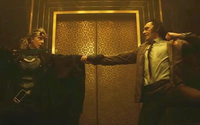 《洛基》第三集:女洛基独闯时间管理局,不用魔法照样所向披靡