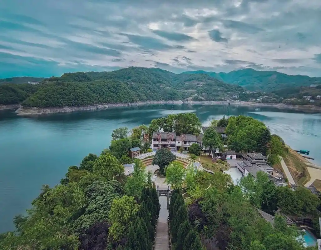 陕西摄影记【安康瀛湖旅游攻略】 	"想起西北,你的印象肯定是沙漠戈壁