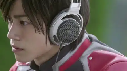 艾克斯:大地听到妈妈的呼唤,同事阿渡在宇宙,遇到不明发光体