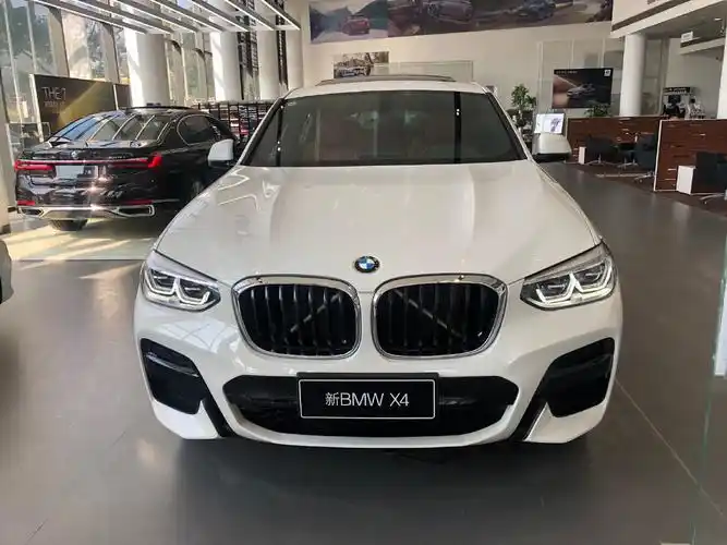 全新一代宝马x4白色外观太漂亮
