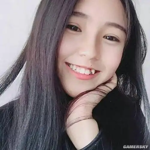 身材大赞的软萌女学生马来西亚19岁可爱虎牙妹