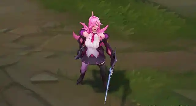 毕竟,卡特琳娜一直是十分受欢迎的英雄,上一款皮肤死亡誓约没有太多的