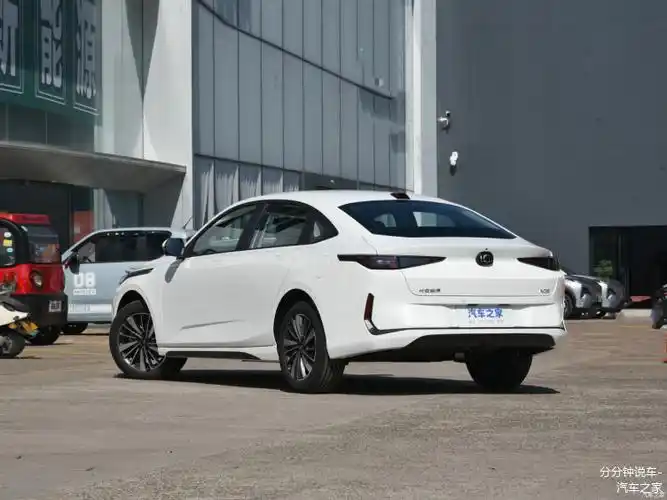 五菱星光(参数|询价)在售车型共有两款,指导价分别为8