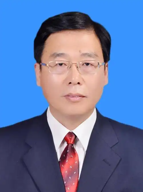 一句句誓言表达了新当选国家工作人员对宪法的尊崇,对法治的信仰和对