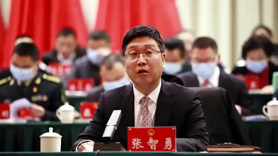 县委书记张智勇主持会议