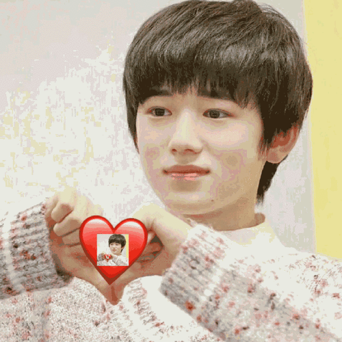 宋亚轩比心好甜