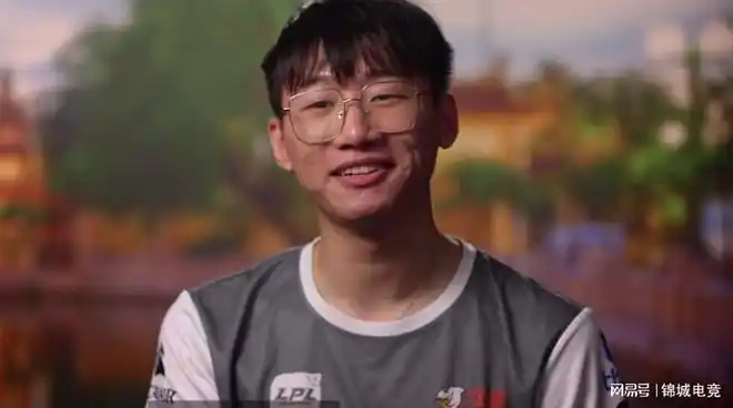 找到队伍了宁王和up队员一起打训练赛惨遭tarzan暴打