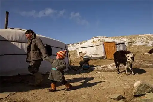 看完外蒙古牧民冬天的生活,再看内蒙古牧民冬天的生活,差距太大