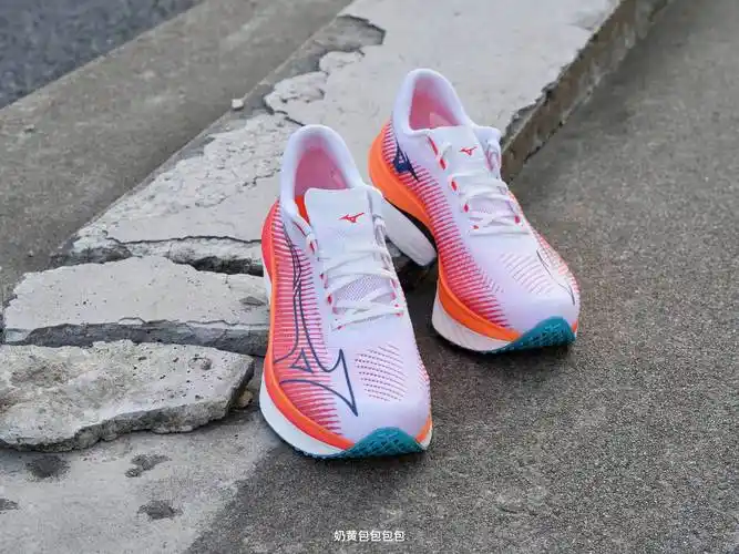 深度测评当下中底最厚的合规竞速跑鞋,美津浓"无后跟"wave rebellion