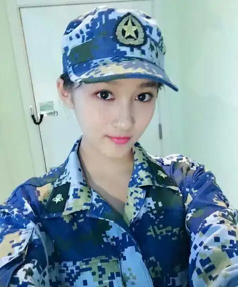 关晓彤军装照美出新天际!