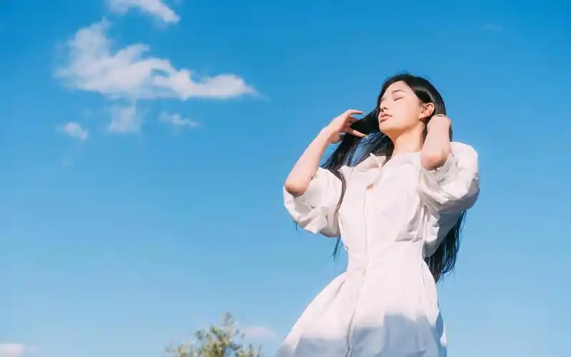 长发御姐初夏清新淡雅唯美气质户外写真,大陆-美女图片