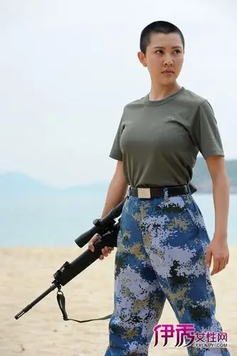 《火蓝》云南开播 刘思言不靠身材靠演技