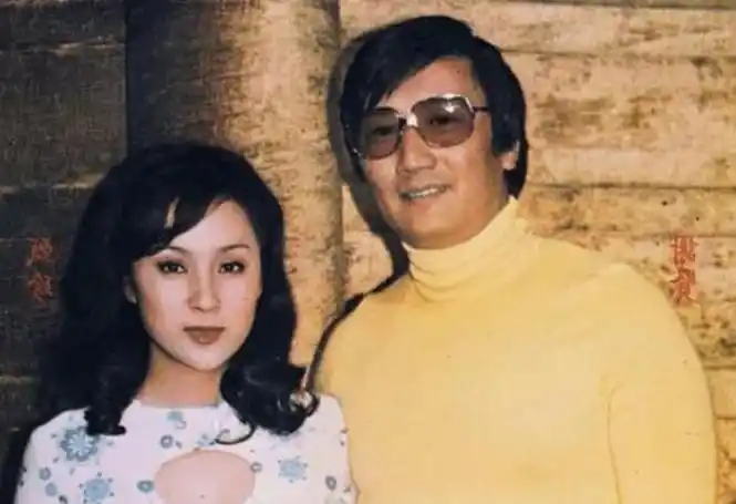 狄波拉和谢贤谢贤狄波拉参加赌王葬礼