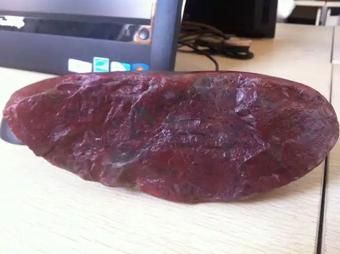 巴林鸡血石原石请专家帮忙看看是真的吗?