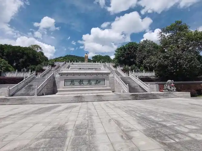 写美篇三平寺,是闽南著名的千年古刹,地处福建省漳州市属的平和县文峰