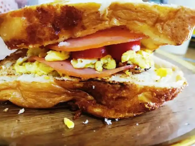 吃货街推荐菜谱:番茄火腿鸡蛋三明治