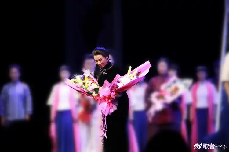 迟小秋《宋家姐妹》演出谢幕照