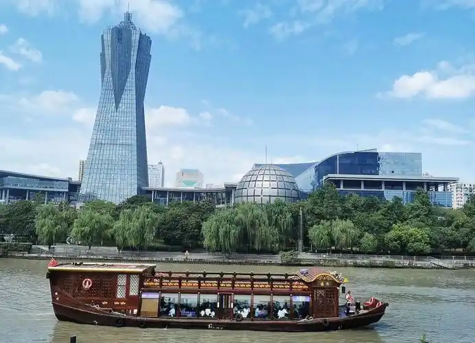 杭州拱宸桥:乘坐豪华船游览京杭大运河