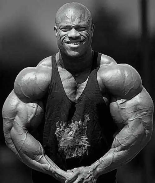 健美奥赛冠军西斯大帝西斯曾是一名大学篮球队员后来因打篮球不得志