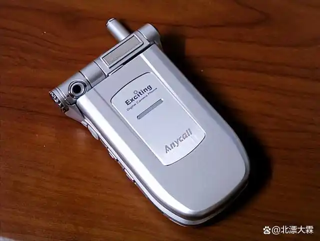 1998年:警校上学的时候家里给买的人生中第一部手机-摩托罗拉328c