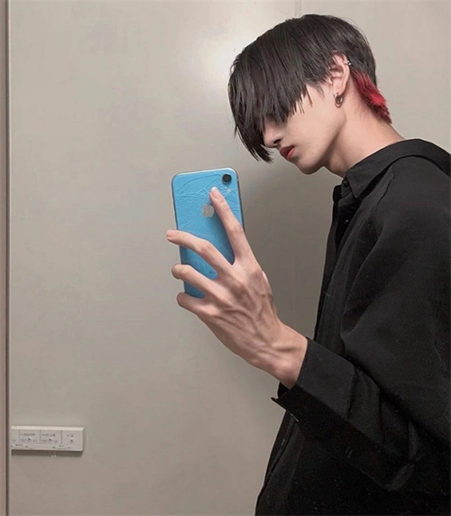 日系男生短发帅哥型男发型