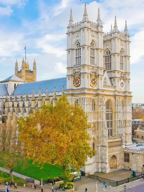威斯敏斯特大教堂值得一去,是英国有代表性的哥特式建筑,气势恢宏