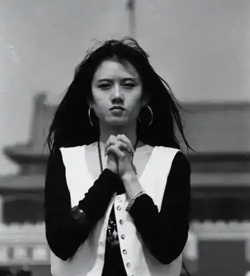 杨丽萍年轻时候有多美?看完这些照片,惊艳了时光!_岁月_中国_舞蹈