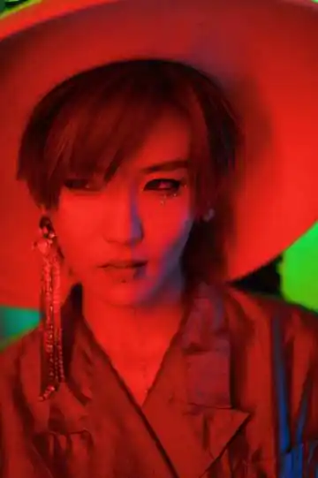 a 微关系 她的关注(489) 平平无奇事业粉 k·117 瑞丽服饰美容 摄影师