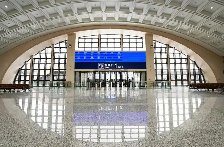 佳鹤铁路鹤岗站正式投入运营