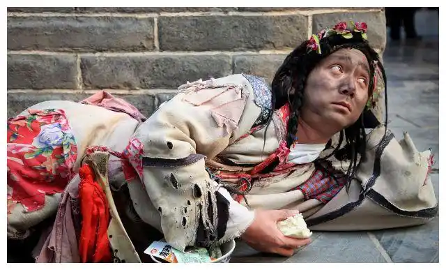 搞笑段子乞丐说姐遇见你才知道你老公才是这世界上最苦命的人