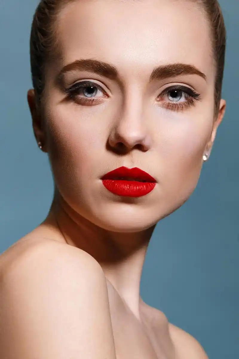 摄影后期用ps对人像照片精修调整,主要是处理哪些细节?