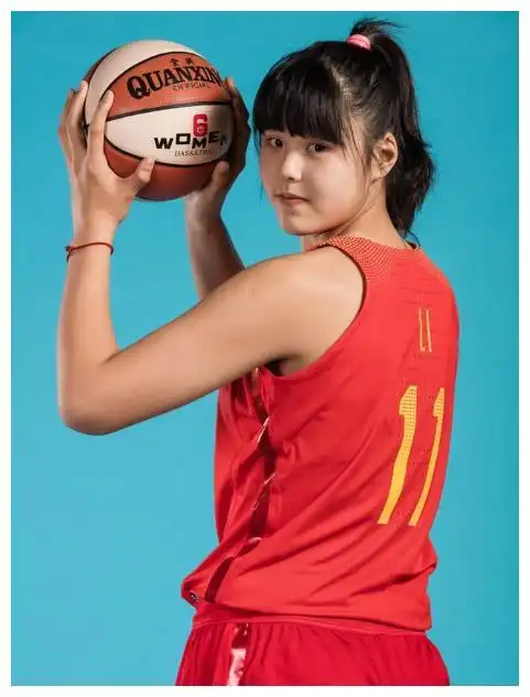 女篮重量级美女李月汝,男友是cba球员,两人体重合计超400斤