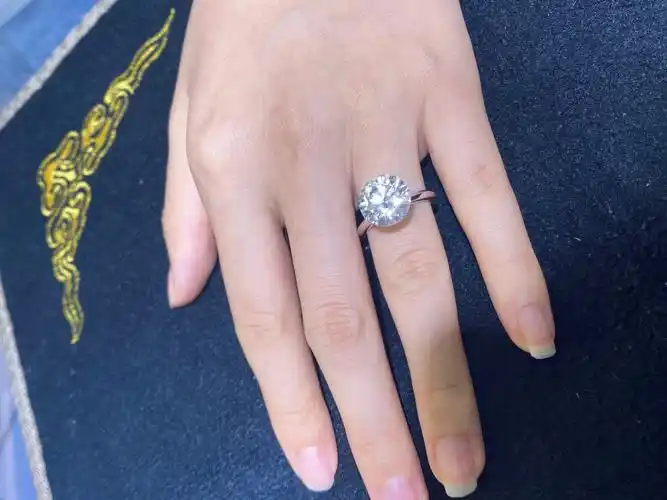 五克拉的大钻戒多少钱