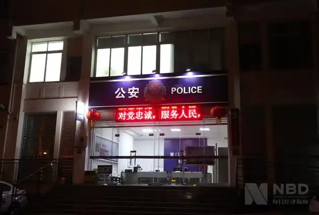 日的大年三十晚上,《每日经济新闻》记者来到成都市青羊区金沙派出所