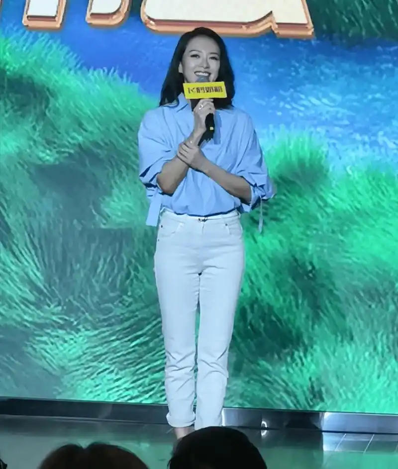 章子怡现身被拍,没滤镜反倒感叹真实的状态,容貌身材都像年轻人