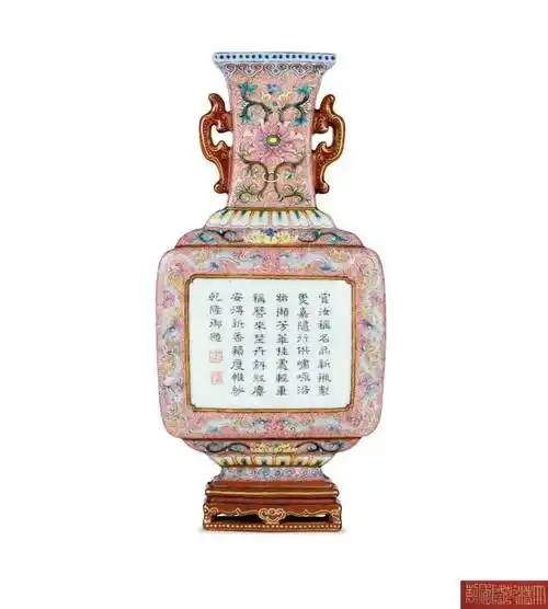 清乾隆69洋彩开光御题诗文壁瓶高20cm款识:"大清乾隆年制"六字单行