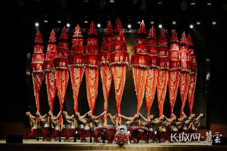 河北杂技龙跃神州中幡喜摘中国杂技界最高奖