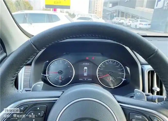 仪表盘我觉得要是炮筒式的就完美了.