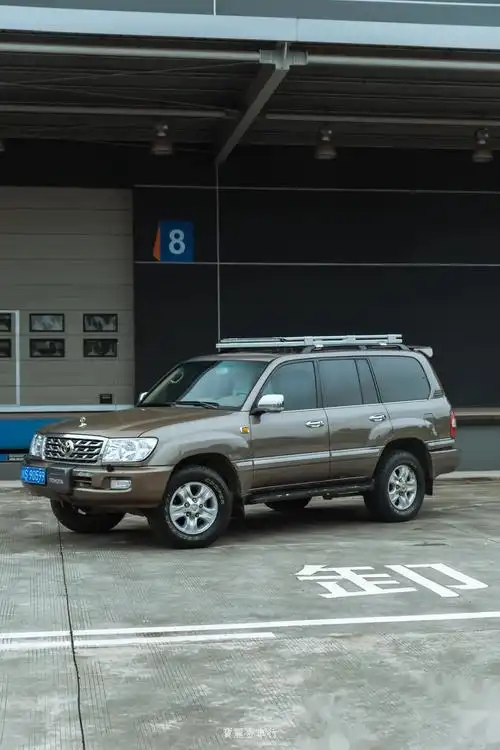 穿越无人区丰田lc100陆地巡洋舰经典4700手动挡v8大自吸