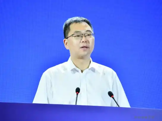 浙江理工大学党委副书记姚琤,柯桥区委书记陈豪出席启动仪式并致辞