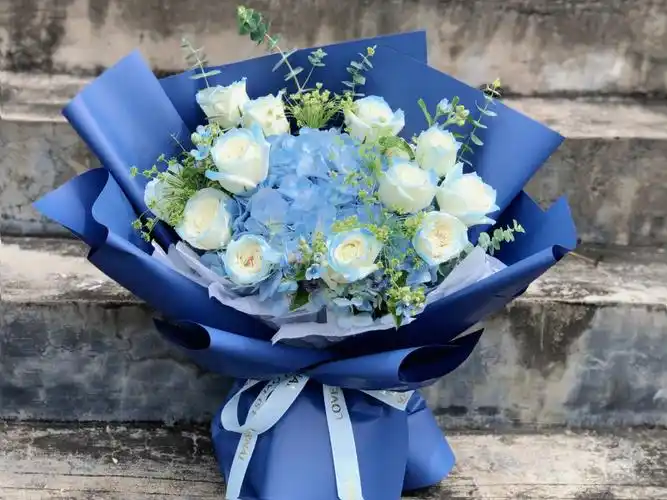 花束  #花束定制  #碎冰蓝玫瑰  #碎冰蓝玫瑰花束 #绣球碎冰蓝花束