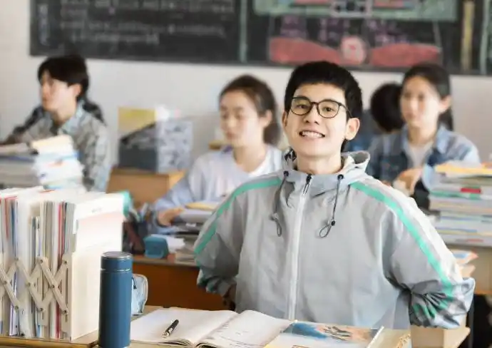 热剧收官《大考》胡先煦演绎寒门出贵子,高考状元的养成_周博文_角色