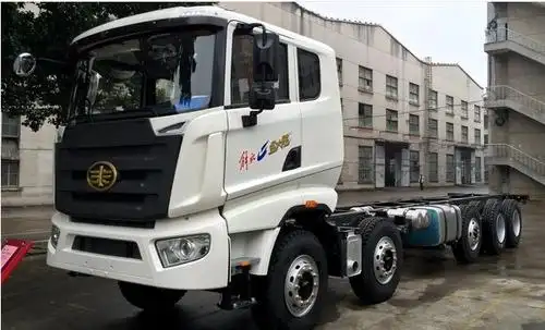 五轴载货车底盘在国内属于非标车型,显然是用于出口的.