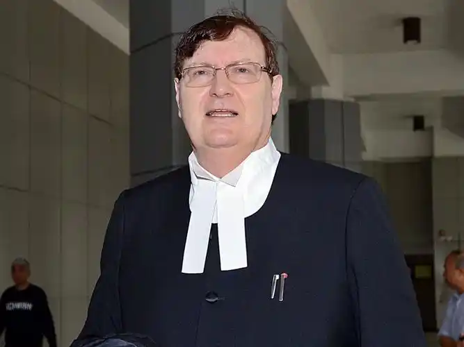 律师,曾任香港高等法院外籍特委法官,曾为"占中三丑"打官司 sup data