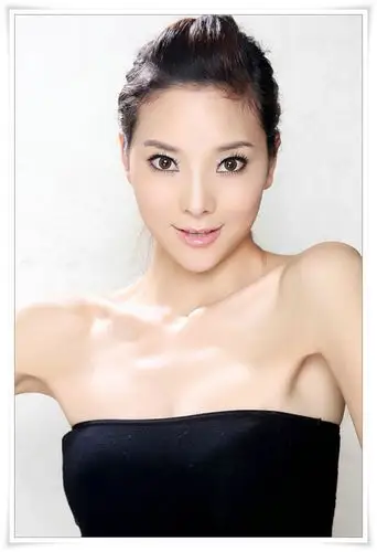 【时尚性感欣赏篇】尽显成熟魅力美女郭紫欣