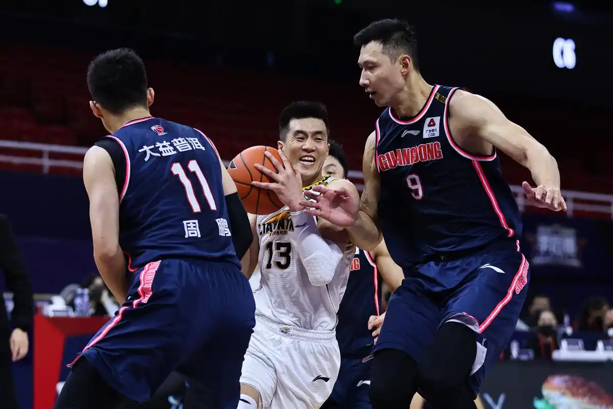 辽宁男篮再胜广东大比分20领先距离总决赛一步之遥