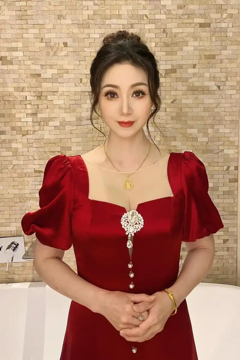 今日工作,为国家一级演员郑丽品老师演出做化妆造型